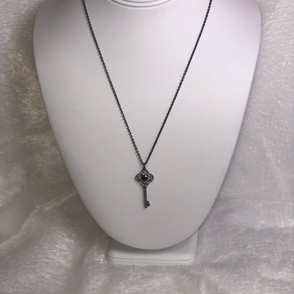 Stella & Dot Clover Key Necklace Hematite - Picture 3 of 7